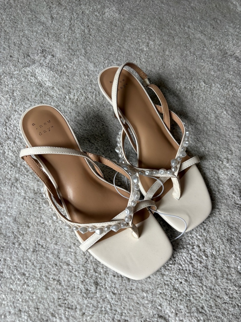 Pearl-Accent cream White Kitten Heels Sandals - size 7.5 NWOT